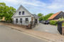 Viel Platz! *** Luxuriöses und geräumiges 6-Zimmer-Einfamilienhaus für die große Familie *** - Straßenansicht