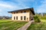Preisreduzierung! *** Ein Traum wird wahr; Landhaus mit mediterranem Flair und großem Naturteich *** - Seitenansicht Haus