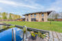 Preisreduzierung! *** Ein Traum wird wahr; Landhaus mit mediterranem Flair und großem Naturteich *** - Naturteich / Rückansicht Haus