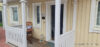 Mit 2,5 % Zinssatz / Preis verhandelbar / Ohne Courtage - NEUES Schwedenhaus in Buchholz übernehmen! - Haupteingang mit Holz-Veranda